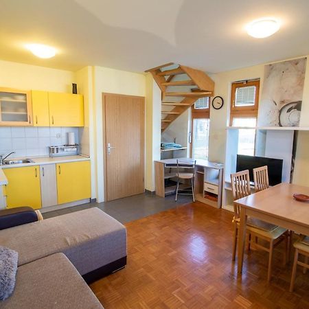 Relax Apartment In Banovci Verzej Luaran gambar