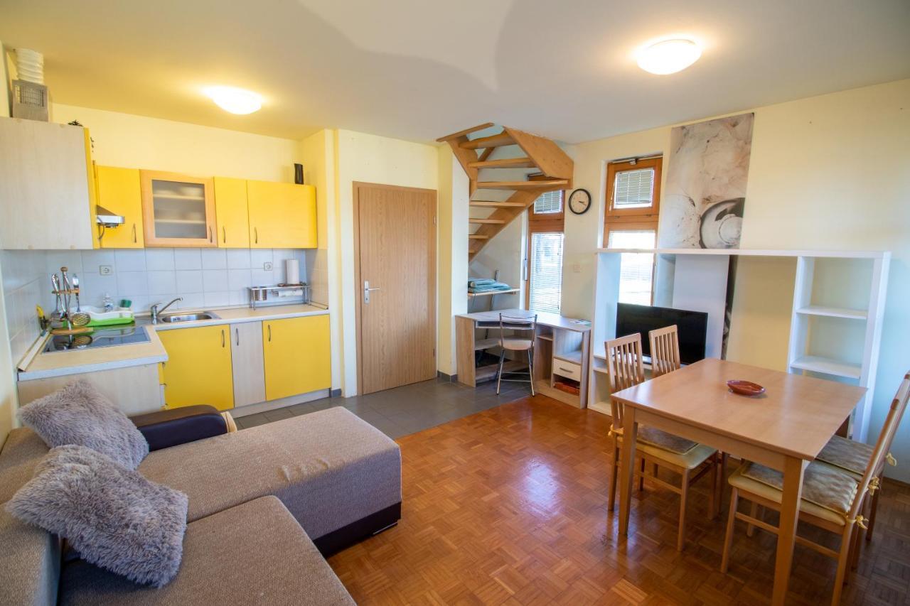 Relax Apartment In Banovci Verzej Luaran gambar