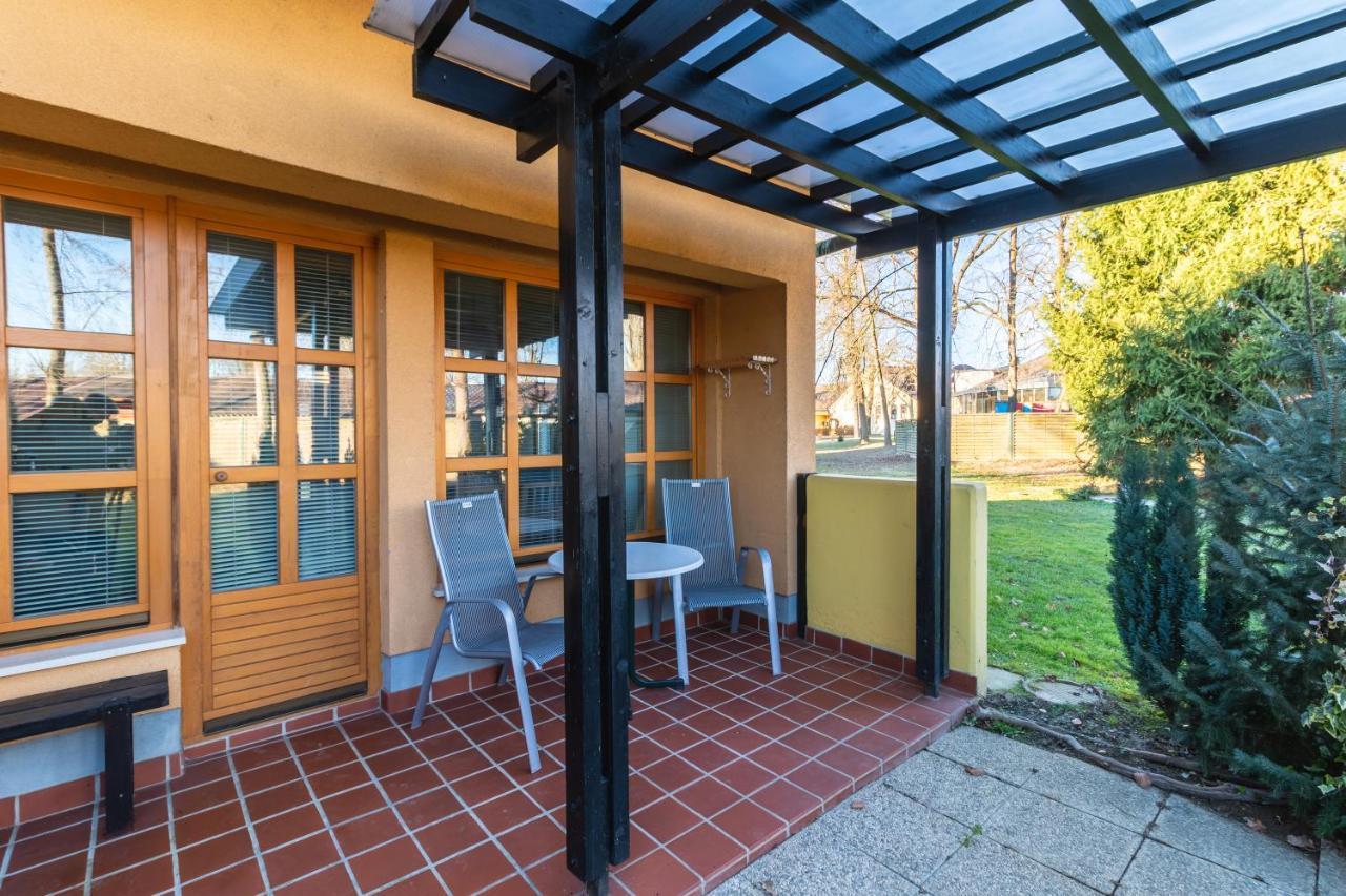 Relax Apartment In Banovci Verzej Luaran gambar