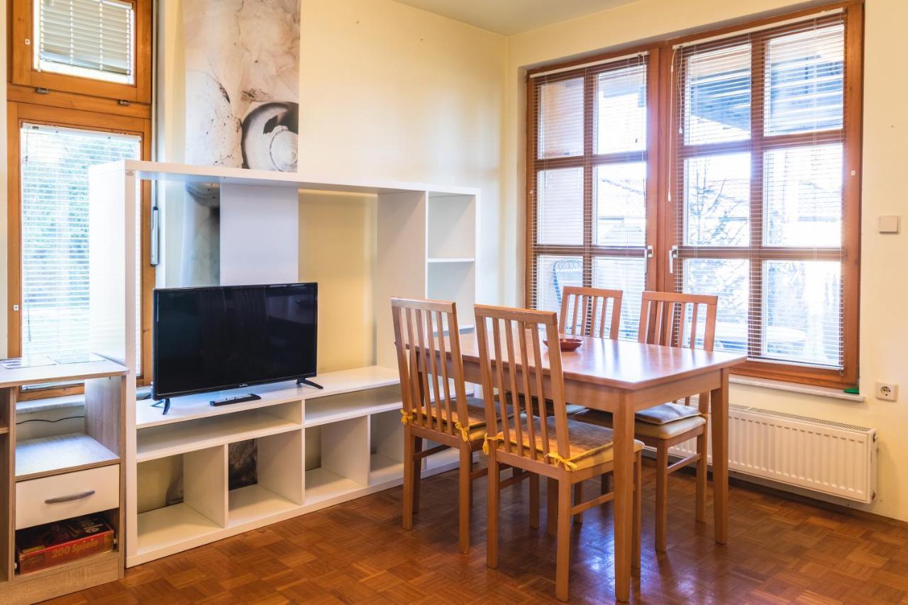Relax Apartment In Banovci Verzej Luaran gambar